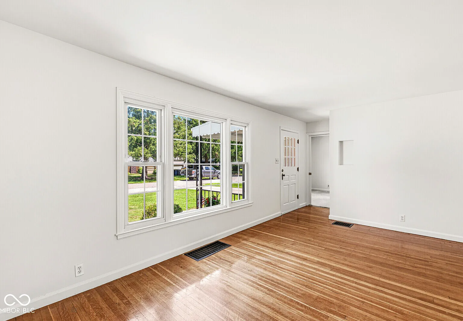 3 bed, 1.0 bath, 1128 sqft, $1,850 — Photo 4
