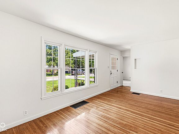 4th image of 6734 Hillside Ave