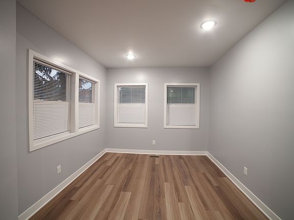 4th image of 915 E 38th St