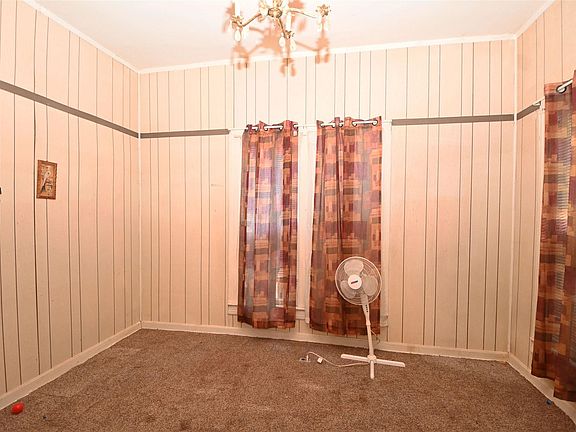 5th image of 829 NE Oakland Ave