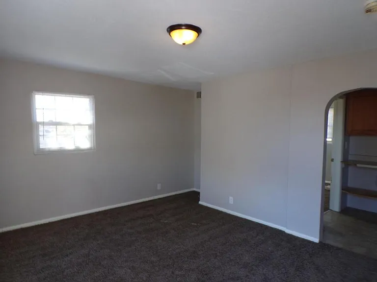 407 N Front St — Photo 2