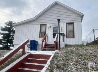 223 16th Pl, Clinton, IA 52732