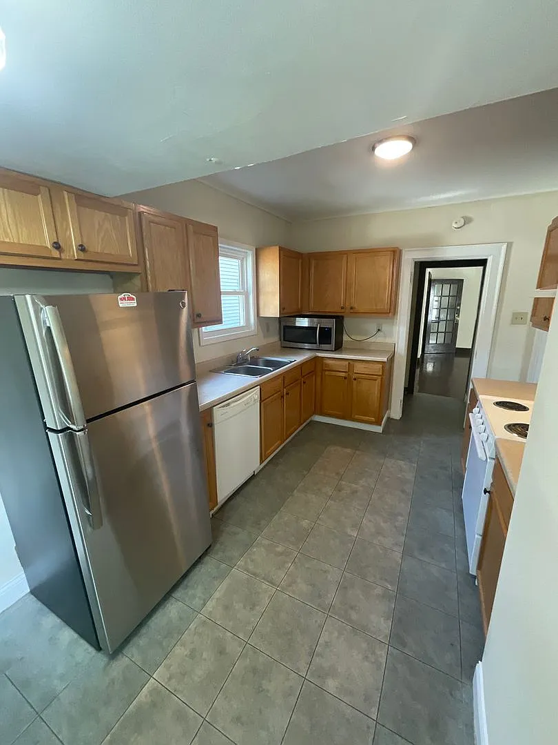 *2028* 4 Bed House!! Great Spot!! — Photo 4