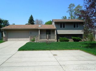 814 W Oakley Park Rd, Commerce Township, MI 48390