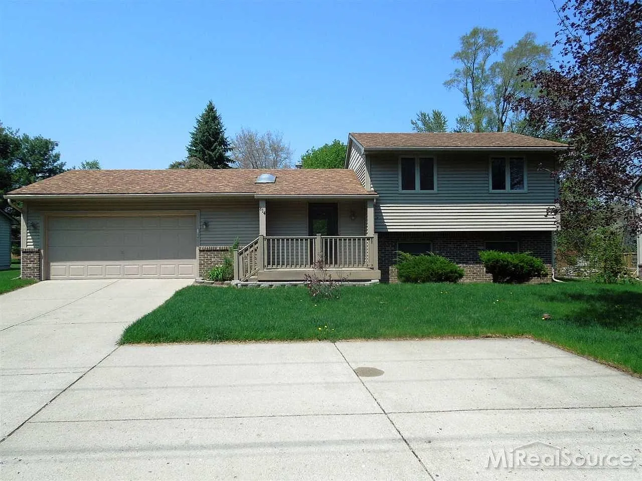 814 W Oakley Park Rd photo 1