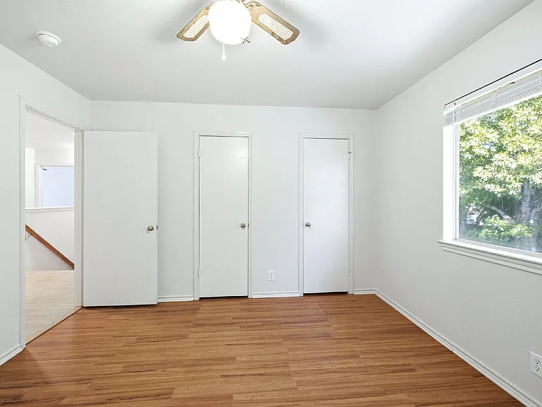 832 Dimrock — Photo 35
