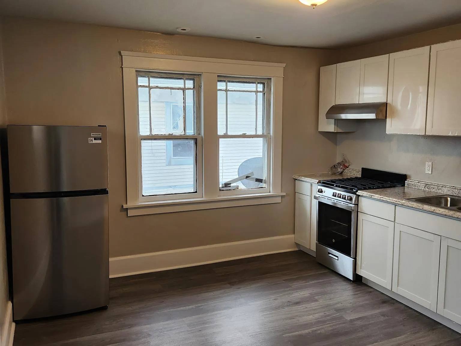 3 bed, 800 sqft, $1,075 — Photo 3