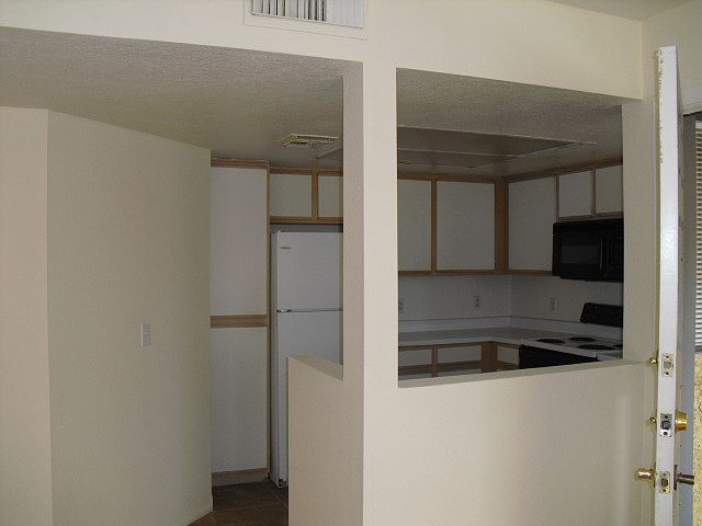 2nd image of 7255 E Snyder Rd