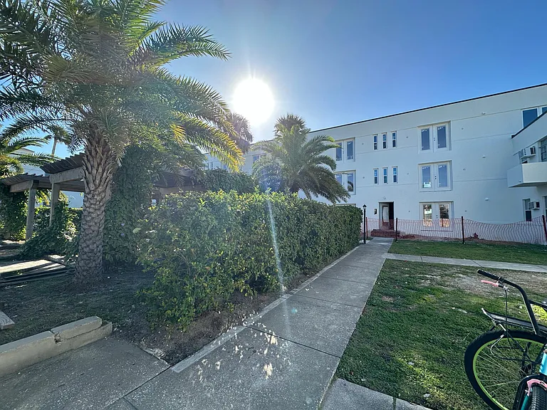Ocean Reef Apartments — Photo 34