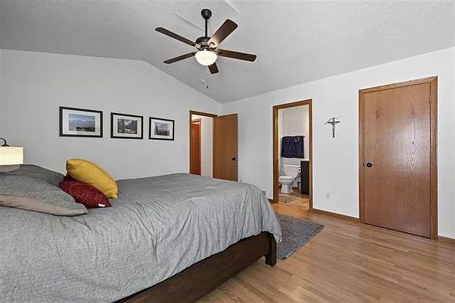 2808 Irving Ave — Photo 1