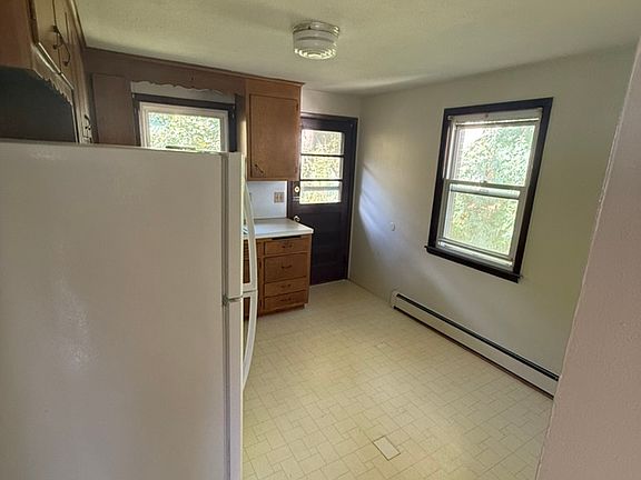 3rd image of 372 Park St APT 8