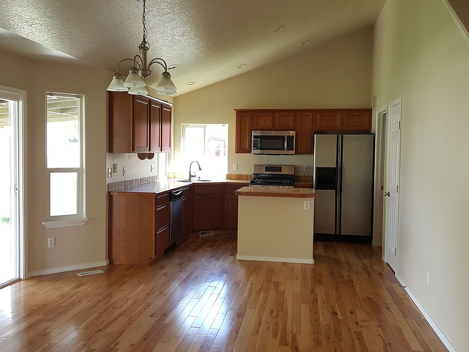 kitchen & dining room