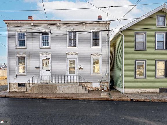 2nd image of 211 Washington St