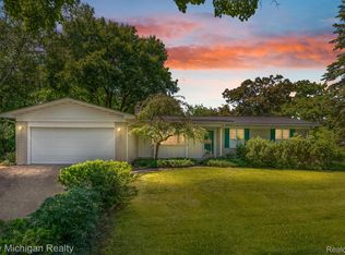 2587 Litchfield Dr, Waterford, MI 48329