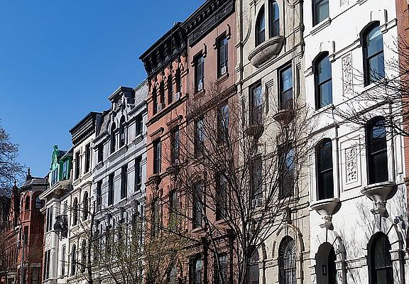 5th image of 320 W 49th St #4R