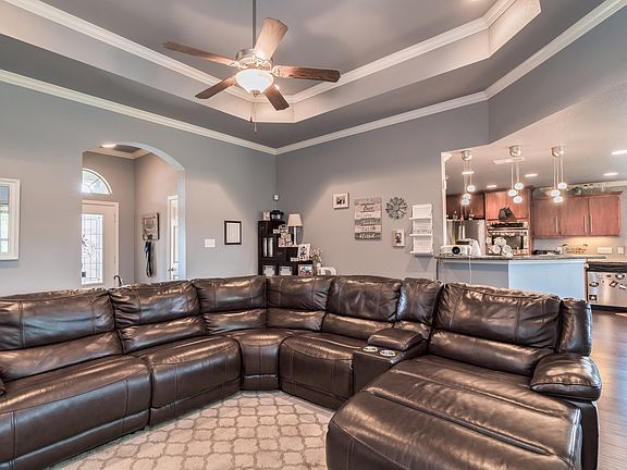 4th image of 1907 Lindsey Dr