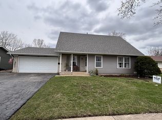 86 Kenilworth Ave, Elk Grove Village, IL 60007