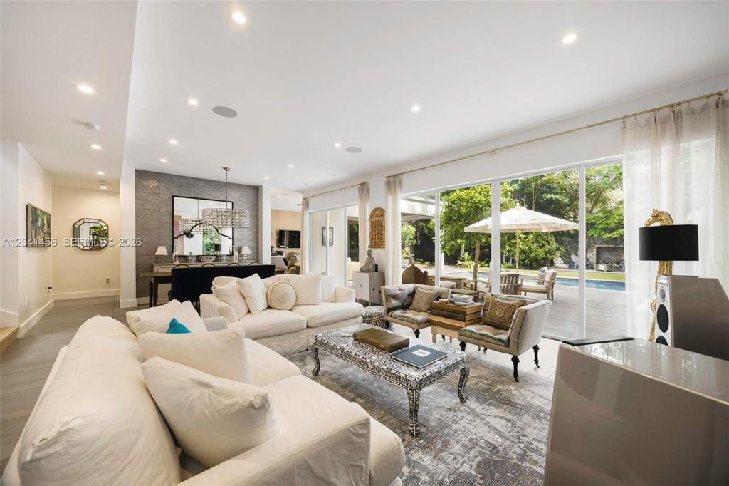 Apartment in Miami - More