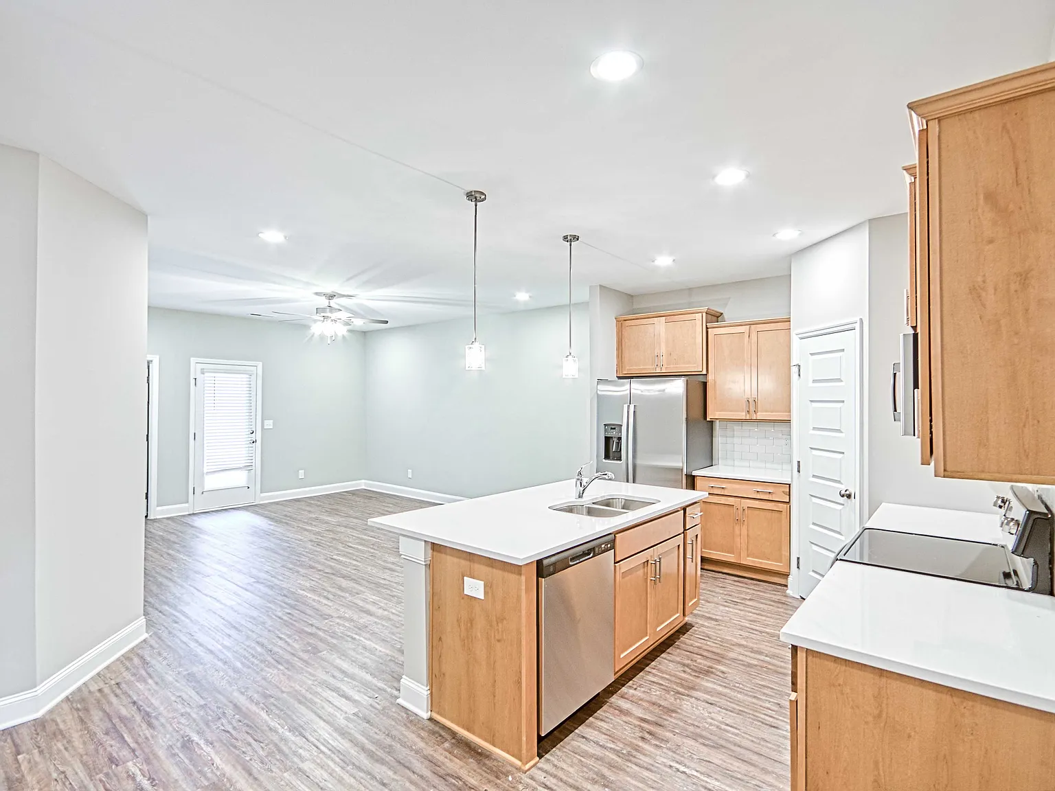 3 bed, 1453 sqft, $1,900 — Photo 3