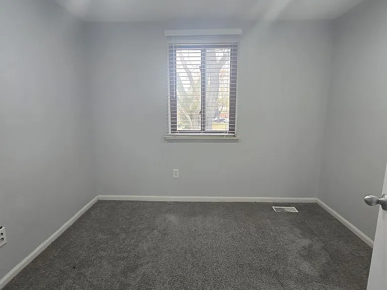 8410 Hickory Dr — Photo 21