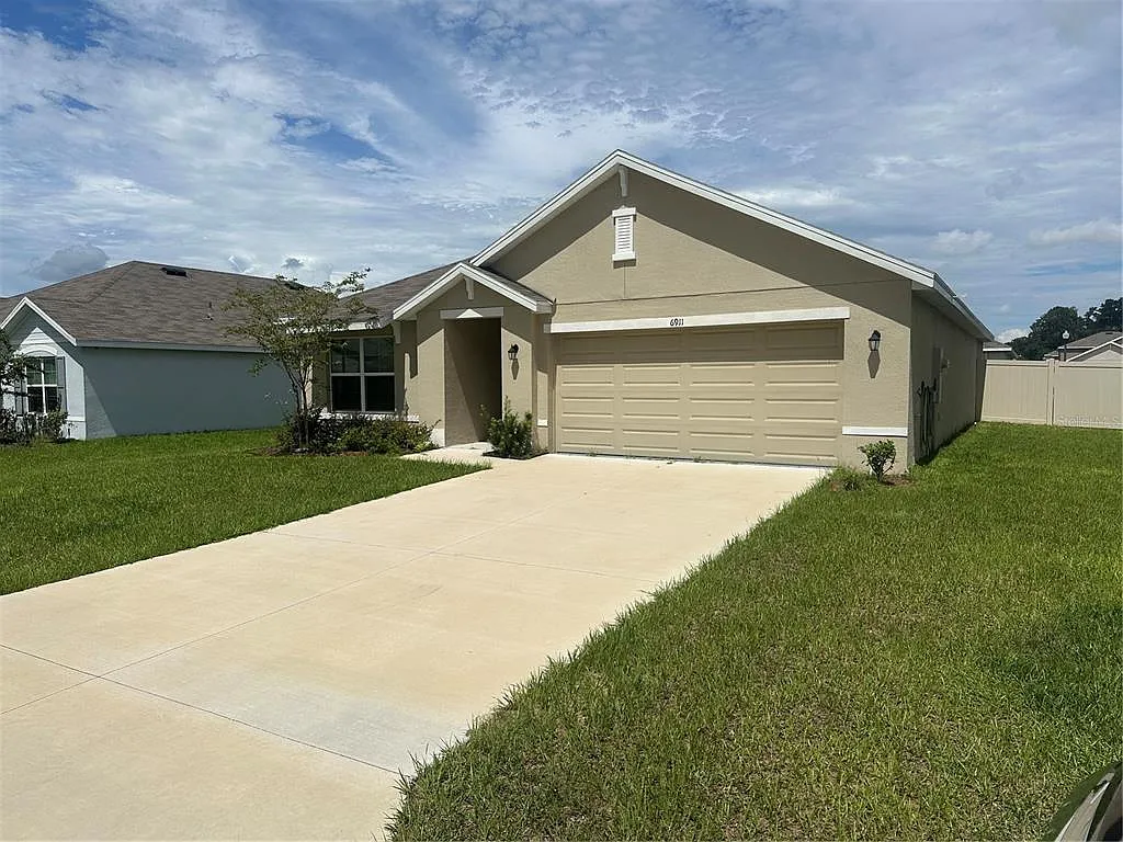 3 bed, 2.0 bath, 1670 sqft, $1,895 — Photo 2