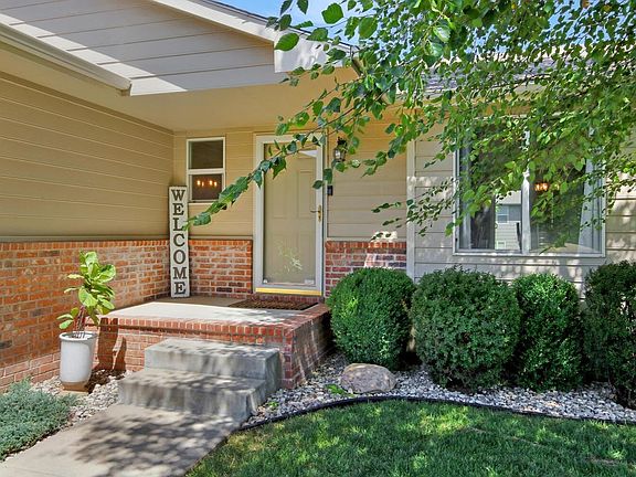 2nd image of 13706 W Kiwi St