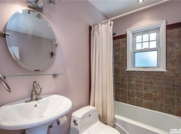 5th image of 551 De Mott Ave