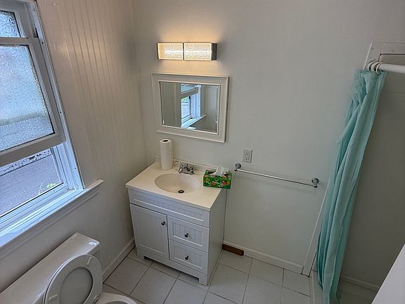 4th image of 86 Hinman St #1A