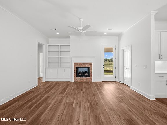 5th image of 403 Old Maple Cv