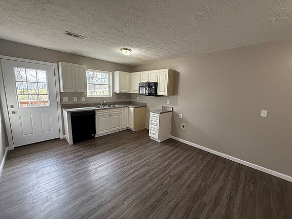 5th image of 104 Howard Dr