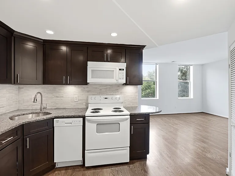 2611 Adams Mill Rd NW — Photo 6