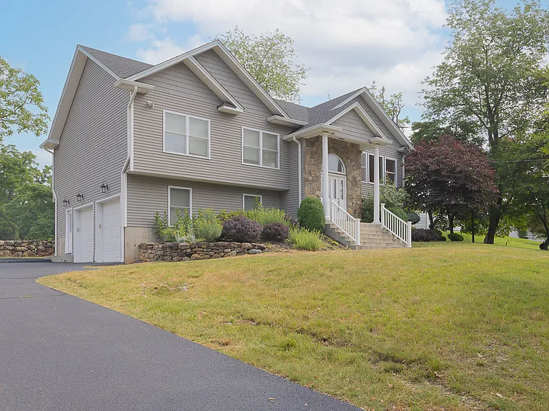 69 Heights Rd — Photo 23