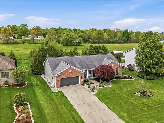 3rd image of 100 Forest Hill Dr