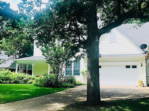 3rd image of 16041 Cumberland Way