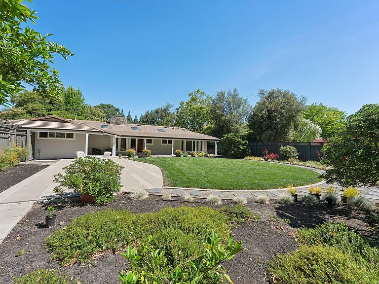 61 Bradley Ave — Photo 42