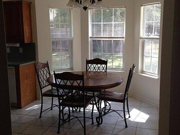 4th image of 11 Bluebonnet Dr