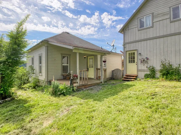 253 Binder Rd, Elkton, OR 97436