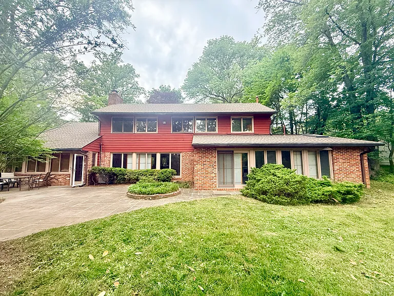 6819 Selkirk Dr — Photo 4