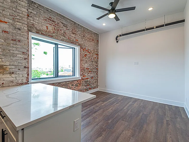 1211 Bainbridge St — Photo 9