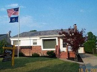 6636 Burnly St, Garden City, MI 48135