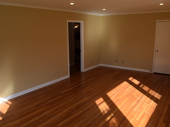 3rd image of 912 Poplar Ave