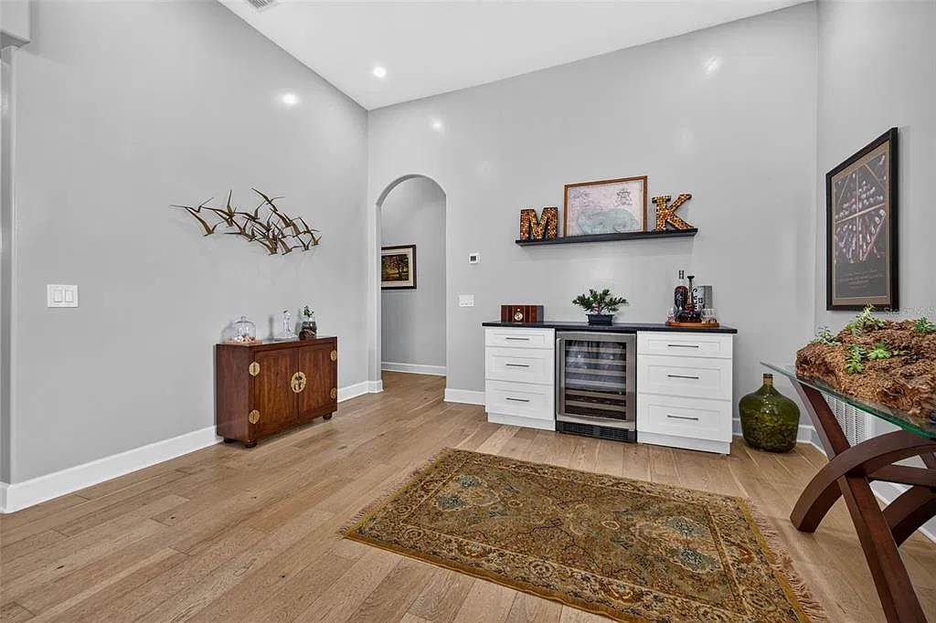 4 bed, 2.0 bath, 2244 sqft, $5,000 — Photo 3
