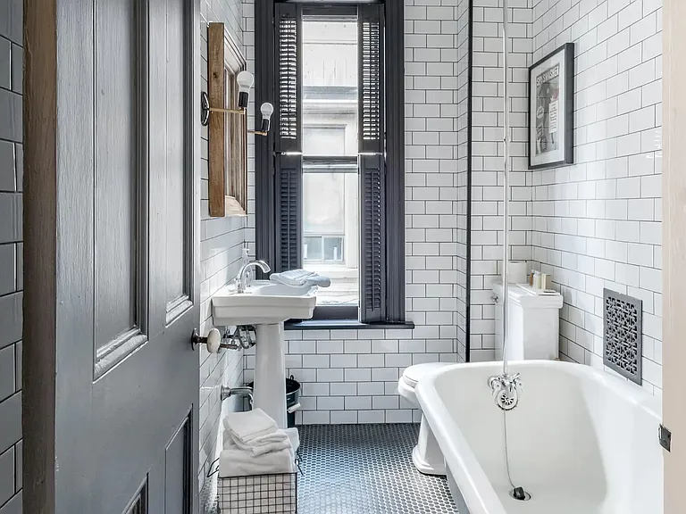 80 Willcocks St — Photo 16