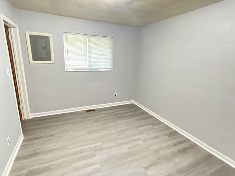 623 Troy St #D — Photo 9