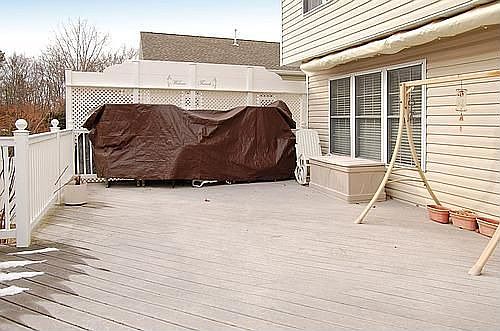 DECK,PRIV. SRCEEN,ELECT, AWNING