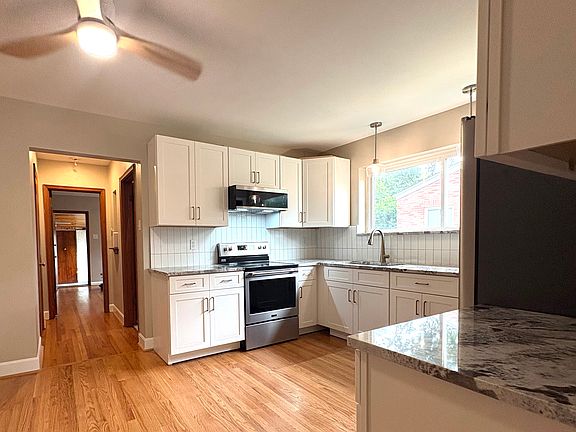 4th image of 5819-5823 Jamieson Ave #A2