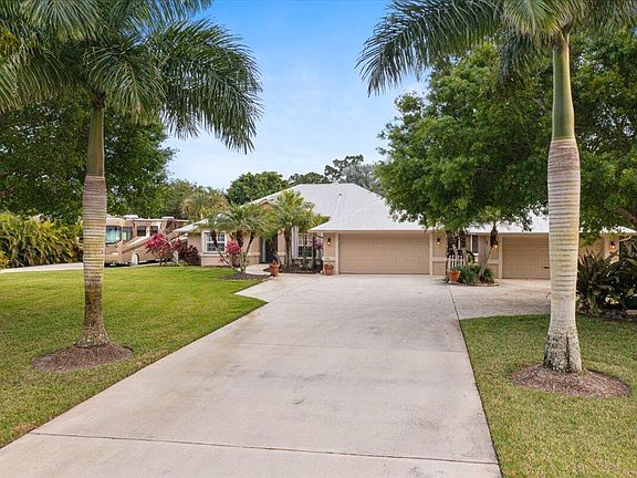 4th image of 891 Woodlands Drive