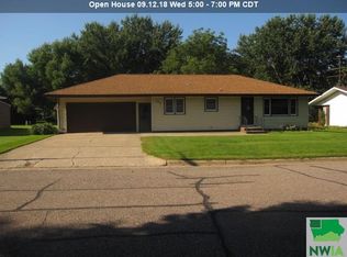 102 Walnut St, Hospers, IA 51238