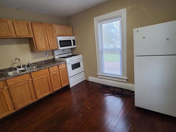 4th image of 426 1/2 E Market St