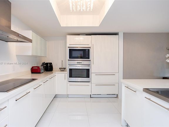 3rd image of 200 Sunny Isles Blvd #Townhouse 304